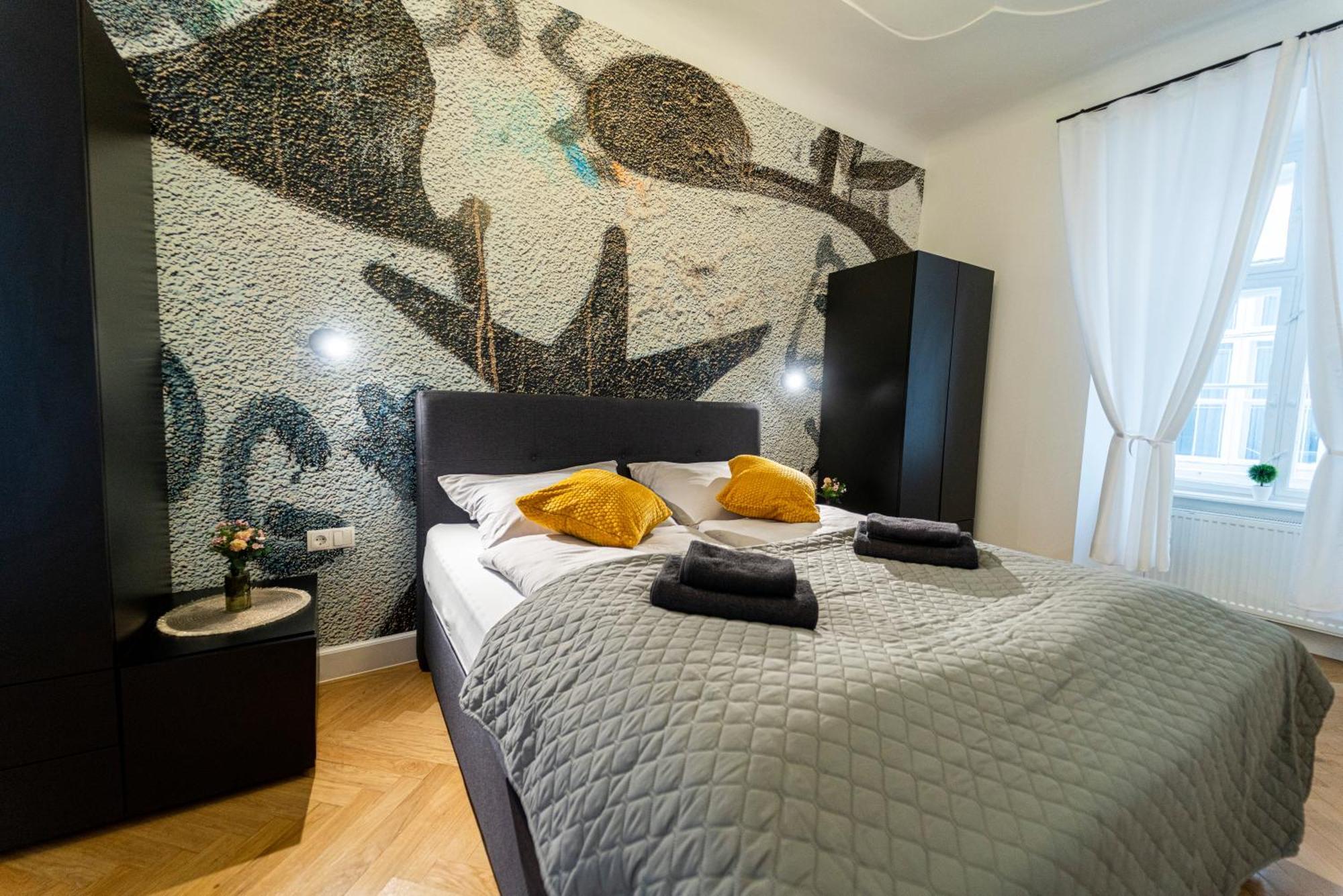 Central Stephansdom Apartment I Netflix I Self Check In Vienna Luaran gambar
