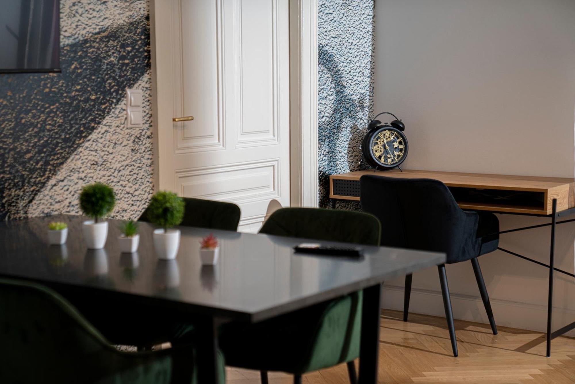 Central Stephansdom Apartment I Netflix I Self Check In Vienna Luaran gambar