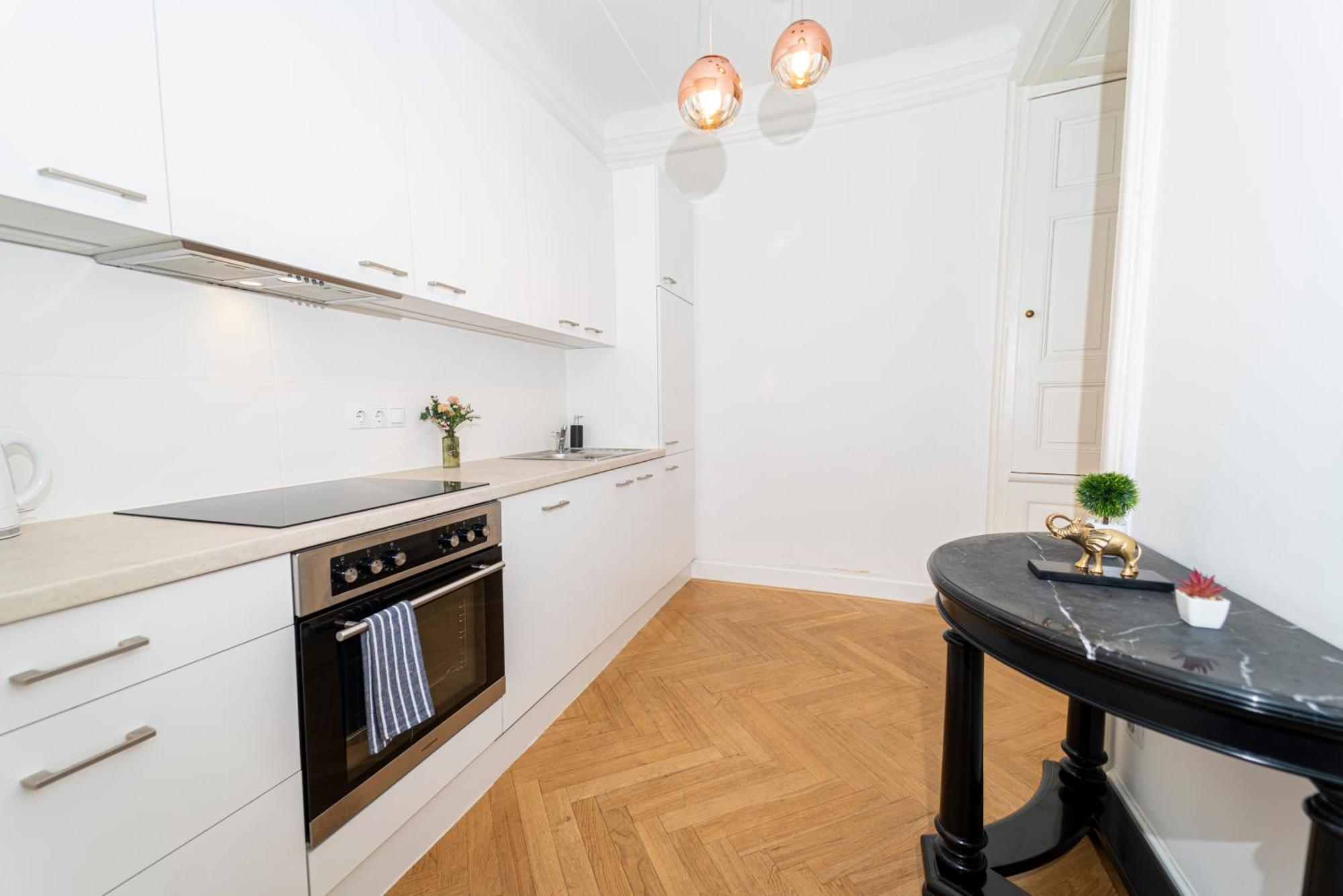 Central Stephansdom Apartment I Netflix I Self Check In Vienna Luaran gambar