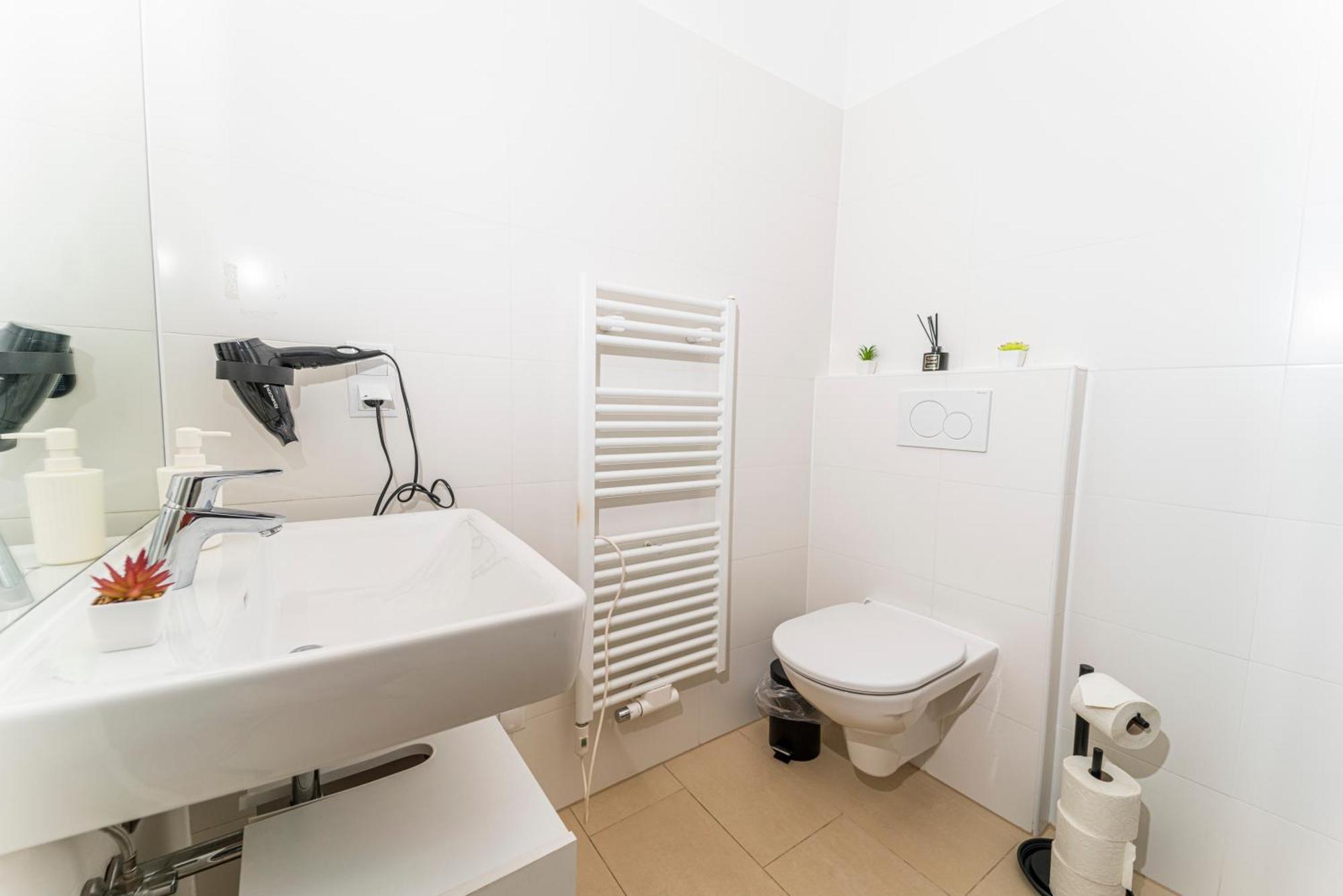 Central Stephansdom Apartment I Netflix I Self Check In Vienna Luaran gambar