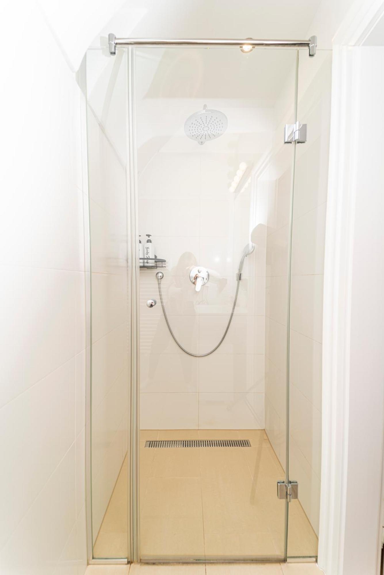 Central Stephansdom Apartment I Netflix I Self Check In Vienna Luaran gambar